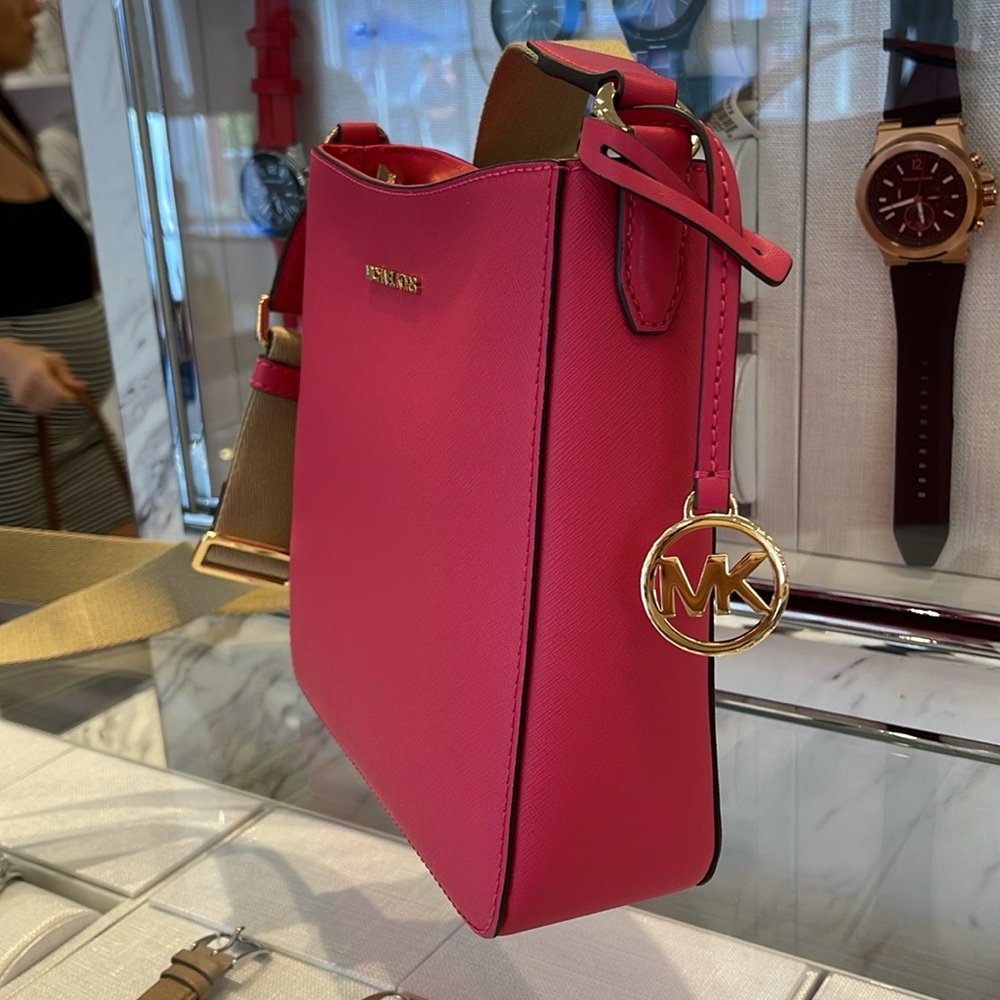Michael Kors Jet Set Travel Small Messenger Crossbody Bag
Electric Pink 
NWT - Picture 14 of 16
